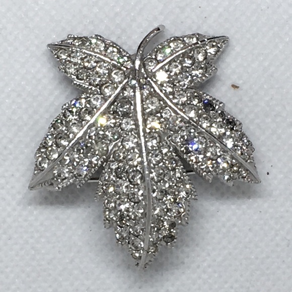 Vintage Keyes Maple Leaf Crystal Brooch, Canadian - Picture 1 of 3